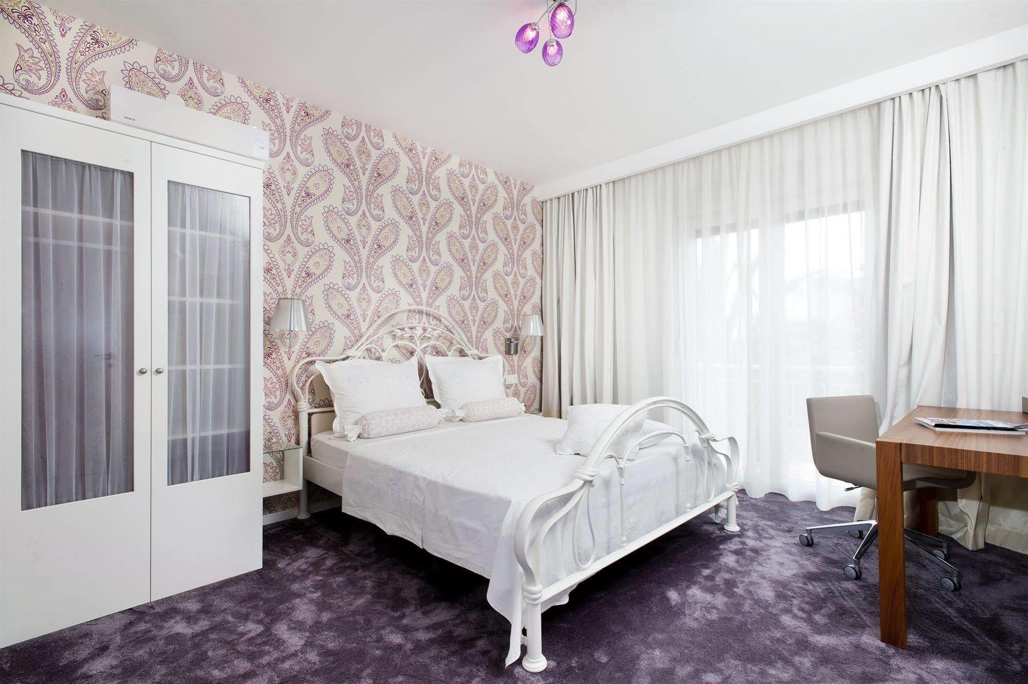 Boban Luxury Couette-café